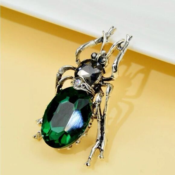 Vintage Inspired Beetle Brooch, Sparkling Green and Gray Jewels, Lightwe… - Picture 3 of 3